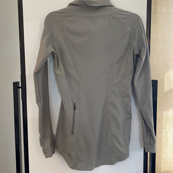 P'tula Rosy Seize the Day Pullover White Sage - Picture 2 of 6